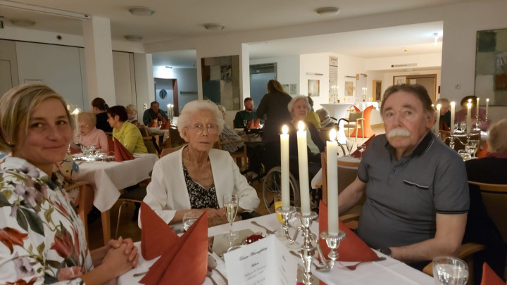 Candellight-Dinner für Bewohner des Malteserstiftes