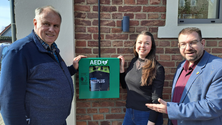 Neuer Defibrillator in Herbern installiert -   Das Gerät an der Rankenstraße ist 24/7 zugänglich