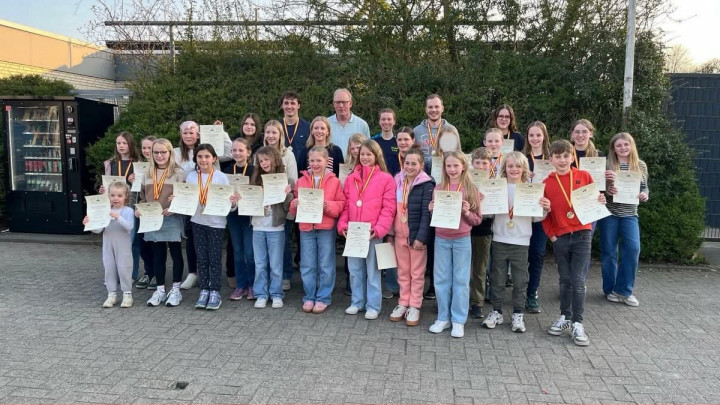 DLRG Ascheberg-Herbern überzeugte bei Bezirksmeisterschaften mit starkem Nachwuchs und erfahrenen Oldies