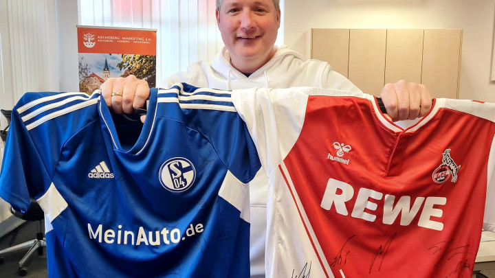 Fußballtrikot ersteigern für den guten Zweck
