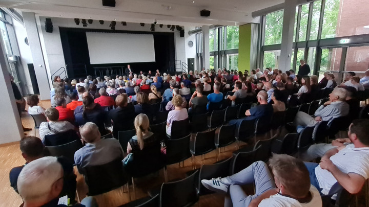 Gemeinde informiert Herberner Bürger über Flüchtlingswohnheim