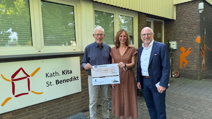 Jakobi-Bruderschaft und Bürgerstiftung Ascheberg spenden 800 Euro für Außenbereich der Kita St. Benedikt