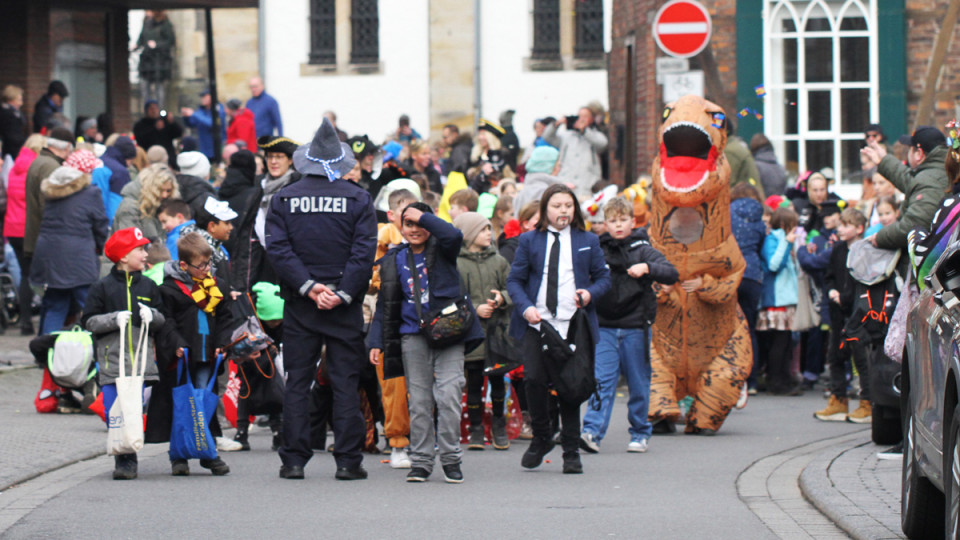 Ob Dino, Polizist mit Almhut oder Prinzessin - alle haben Spaß