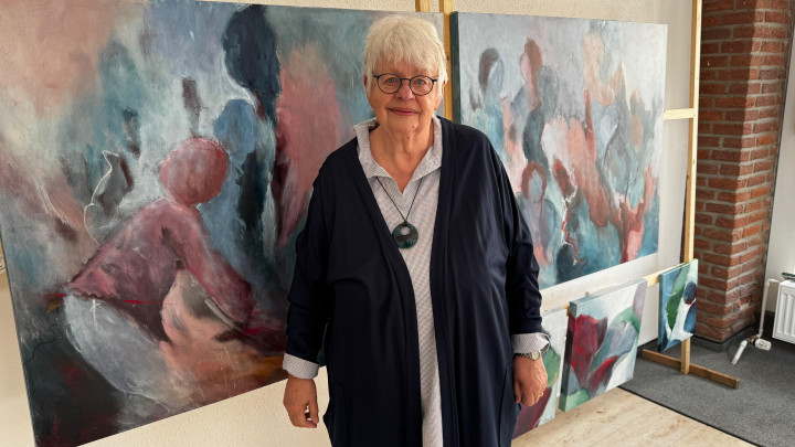 Kunst zieht bis Sonntag ins zukünftige Bürgerbüro ein: Annette Langenberg stellt ihre Bilder aus