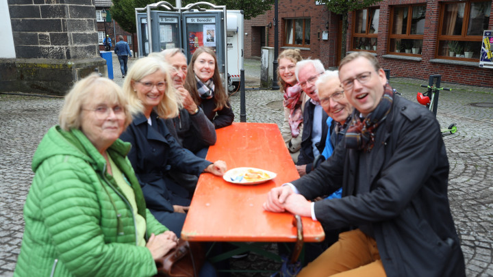Pfarrfest in Herbern: Zwischen Hüpfburg, Kuchen und Selfie-Papst